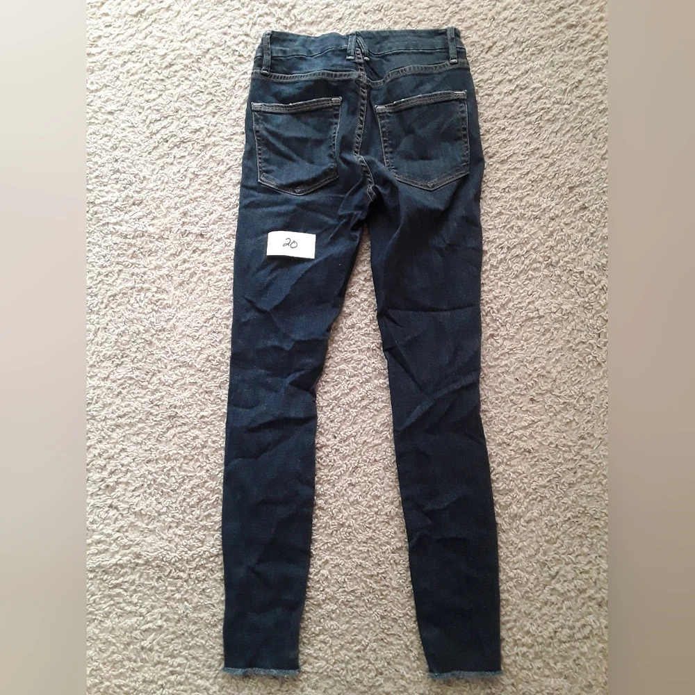 Good American Jeans - Blue with Manufactured Tears - size 00/24 (28 inseam) - Picture 5 of 5